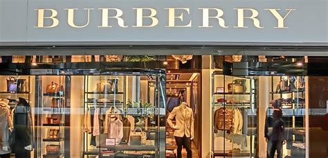 de donde es la marca burberry